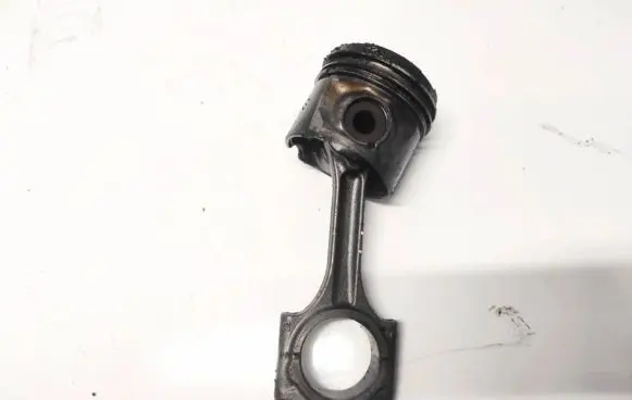 Volvo V70 Piston with connecting rod
