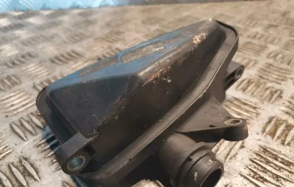 Mercedes-Benz E W211 Intake resonator 6421400087