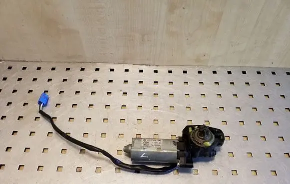 Mercedes-Benz E W211 Seat adjustment motor A2118202642