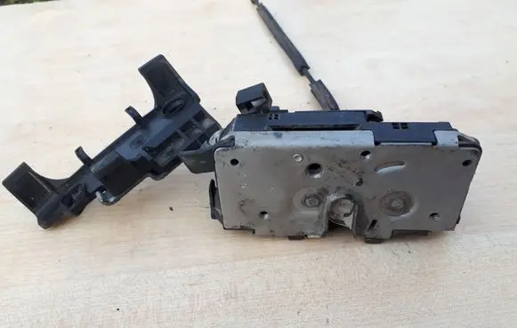 Fiat Grande Punto Rear door lock 51903247