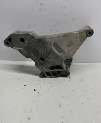 Volkswagen PASSAT B6 Engine mounting bracket 03G199207F