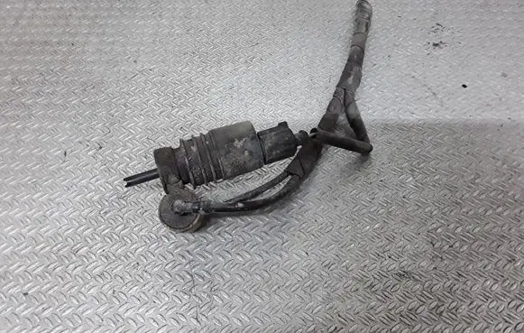 Volkswagen Polo Windscreen/windshield washer pump