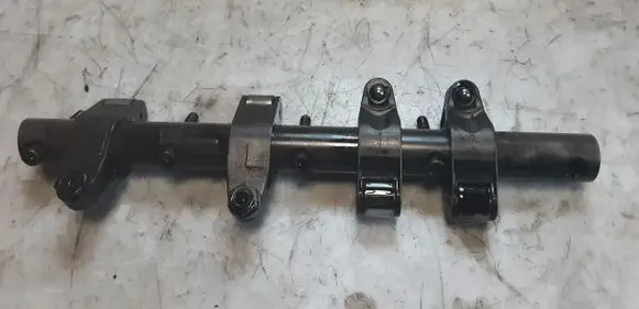 Volkswagen Touran I Camshaft 03G109527