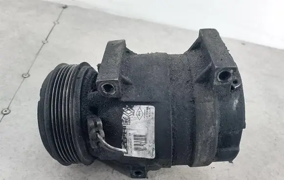 Renault Trafic I Air conditioning (A/C) compressor (pump) 7700105765