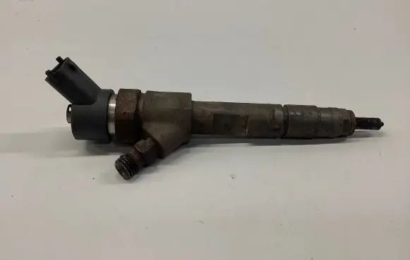 Opel Vivaro Fuel injector 0445110146