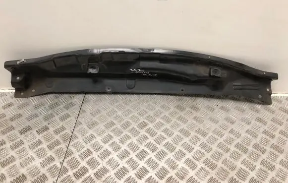 Nissan Juke I F15 Wiper trim 