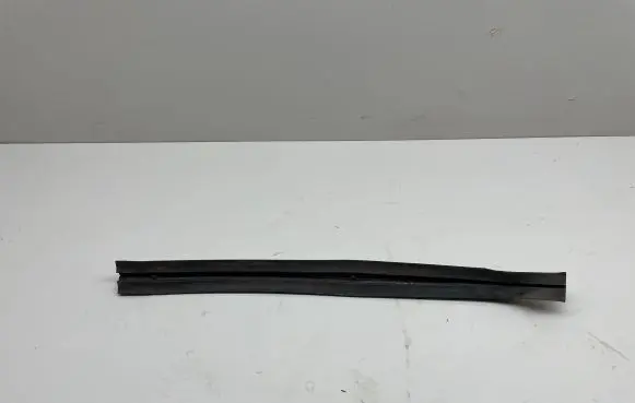 Front bumper splitter molding