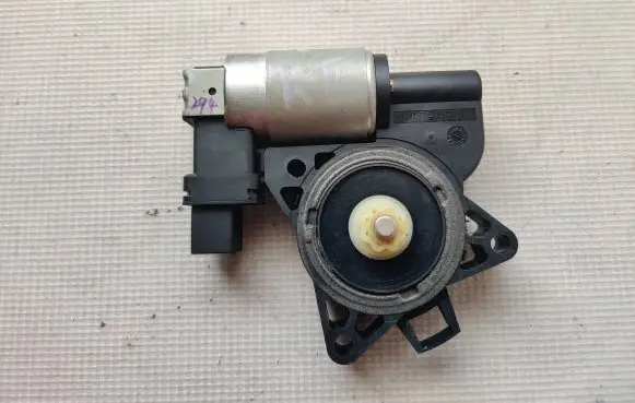 Mazda 2 Rear door window regulator motor gj6a5858x