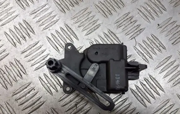 Volkswagen PASSAT B5 A/C air flow flap actuator/motor 1J0907511