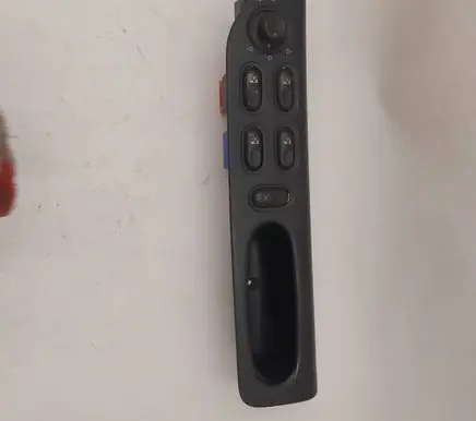 Renault Laguna I Electric window control switch 770082337