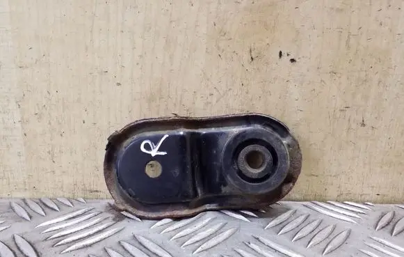Radiator mount bracket