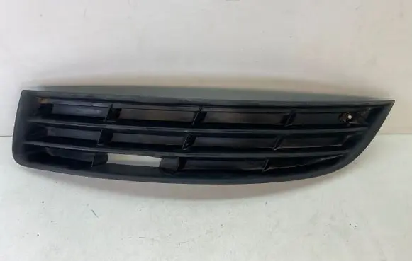 Volkswagen PASSAT B6 Front bumper lower grill 3C0853665