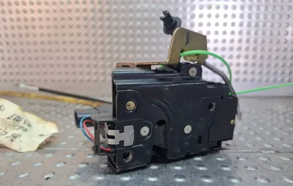 Audi A6 S6 C5 4B Rear door lock S18031784 4B0839015F
