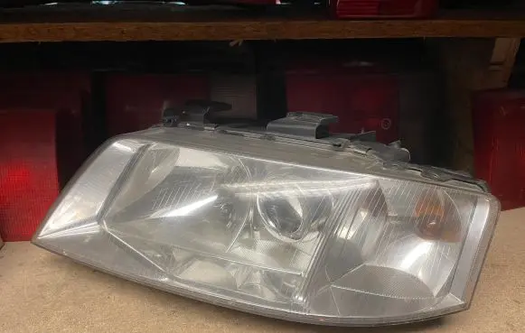Audi A6 S6 C5 4B Headlight/headlamp 14846500
