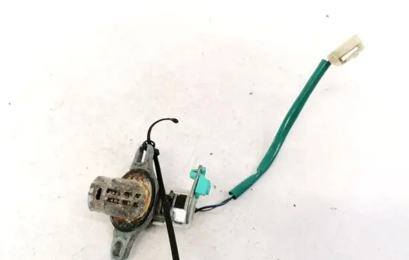 Mazda Premacy Tailgate exterior lock 