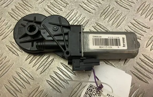 Land Rover Evoque II Seat adjustment motor C90378101 924117103