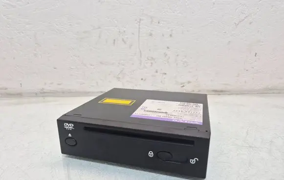 Volvo V70 Radio/CD/DVD/GPS head unit 31260077
