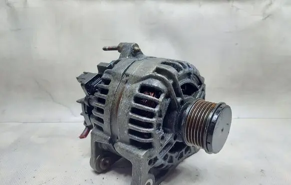 Renault Clio II Generator/alternator 0124425037 8200390675