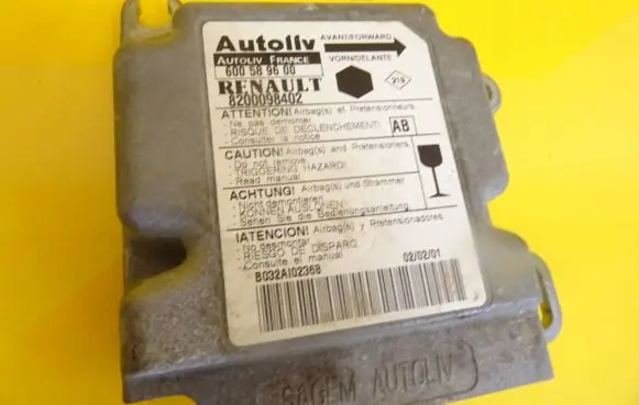 Renault Kangoo I Airbag control unit/module 8200098402