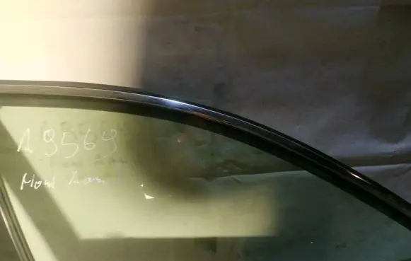 Honda Accord Front door window glass four-door as2