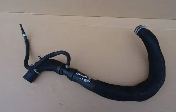 Nissan Qashqai J12 Engine coolant pipe/hose 215016UM0A
