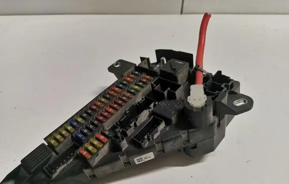 BMW 5 E60 E61 Fuse module 6906618