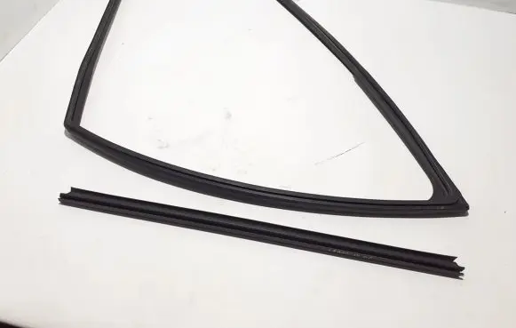 Dacia Logan II Front door rubber seal 803305768R