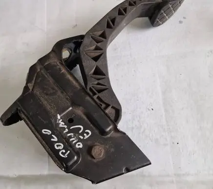 Volkswagen Polo IV 9N3 Clutch pedal 6Q1721059