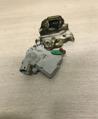 Nissan Terrano Rear door lock