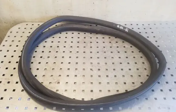 Rear door rubber seal (on body)