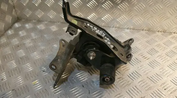 Toyota Verso-S Engine mount bracket