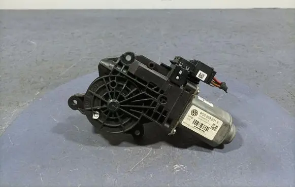 Volkswagen Polo IV 9N3 Front door window regulator with motor 6Q2959801E