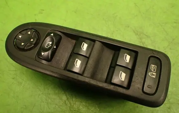 Citroen C5 Quarter vent window switch 96660257XT