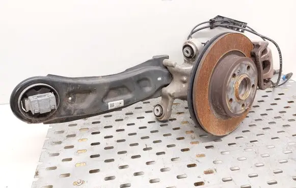 Mercedes-Benz GLA W156 Rear wheel hub 2460306 A2423500300