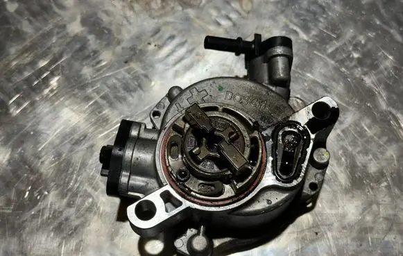 Peugeot 308 Vacuum pump 9604021880