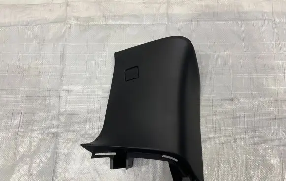 Land Rover Discovery 5 (D) pillar trim (bottom) 