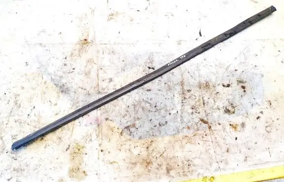 Citroen C4 I Front door glass trim molding 