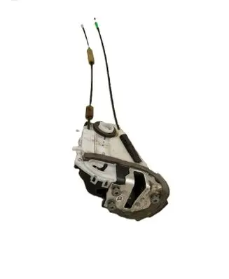 Toyota Prius (XW30) Rear door lock 6905047070