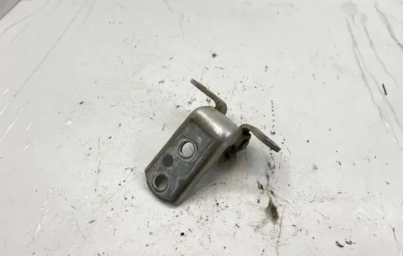 Toyota RAV 4 (XA30) Front door upper hinge A046694