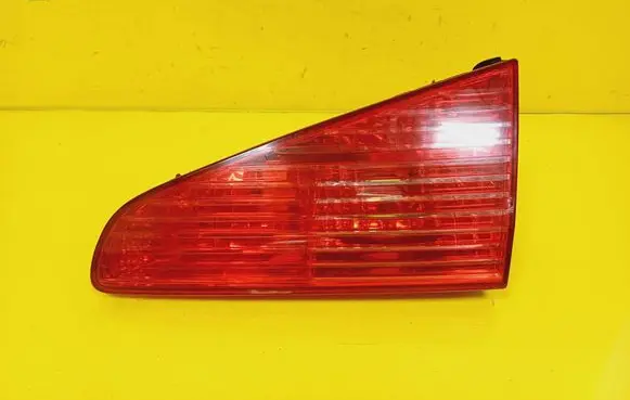 Peugeot 607 Tailgate rear/tail lights
