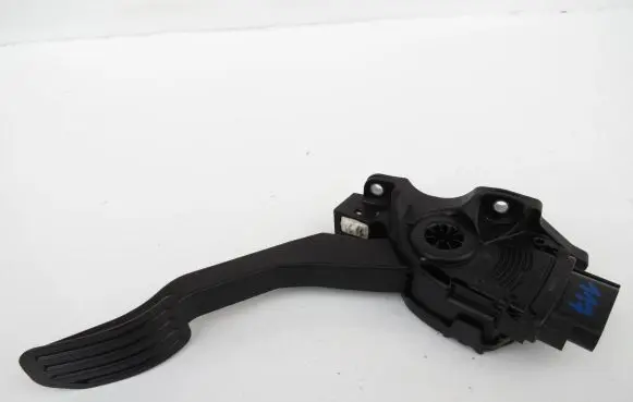 Volvo S60 Accelerator throttle pedal 31329062