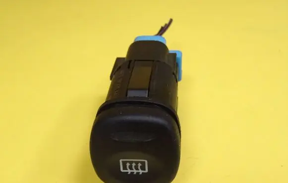 Ford Fiesta Windscreen/window heater switch 96FG18C621AA