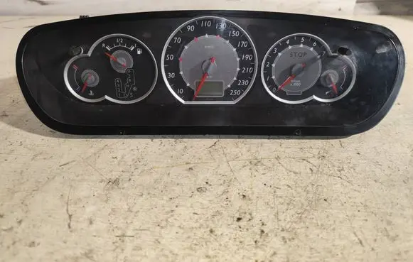 Speedometer (instrument cluster)