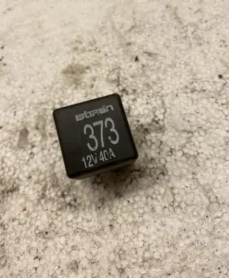 Volkswagen PASSAT B5 Other relay 8D09512553A