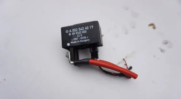 Mercedes-Benz Sprinter W906 Charging relay A002544019