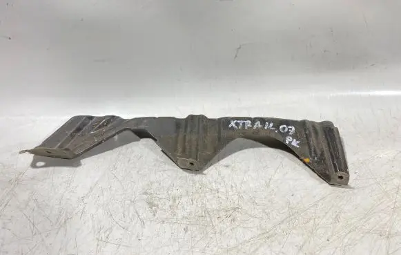 Nissan X-Trail T31 Front splash guards bracket 