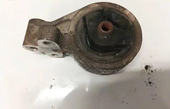 KIA Cerato Engine mount bracket 