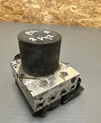 Audi A4 S4 B8 8K ABS Pump 8K0907379AK 9331K1070