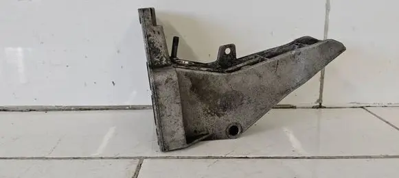 BMW 7 E38 Engine mounting bracket 1745741