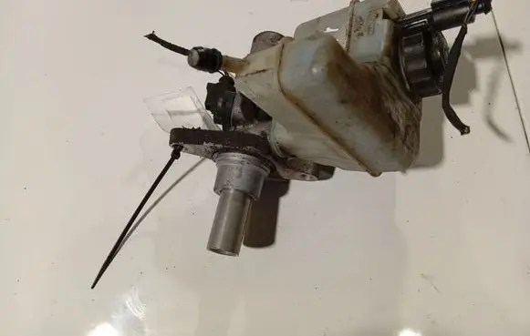 Volkswagen PASSAT B6 Master brake cylinder 